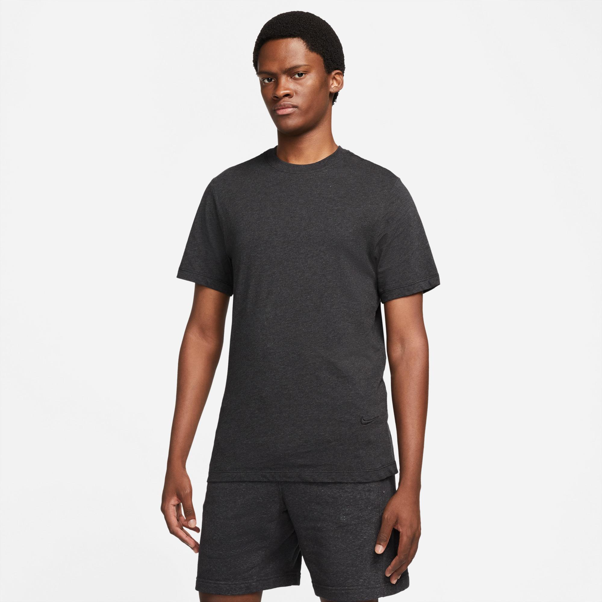 Nike Sportswear Sustainability Erkek Siyah T-Shirt
