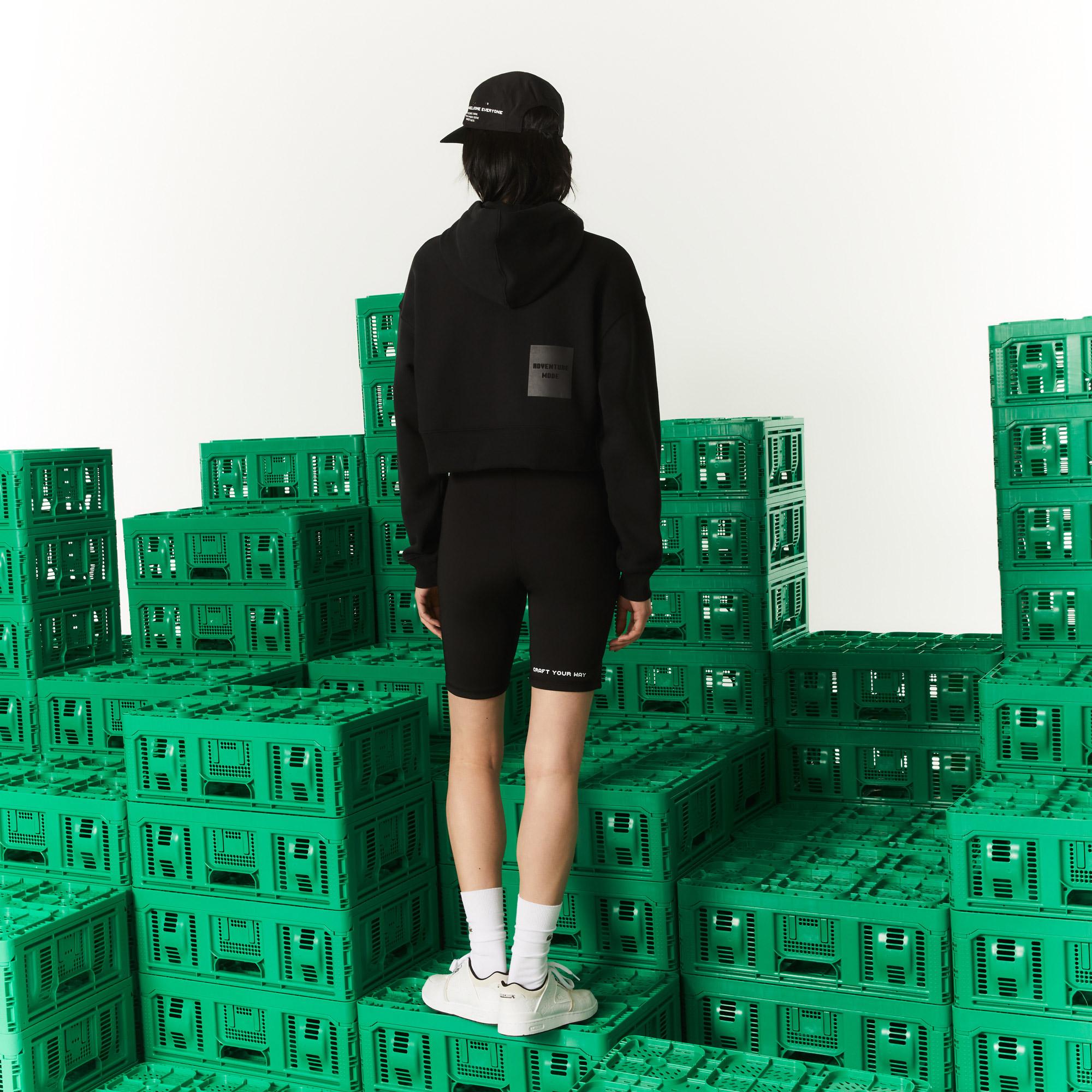 Lacoste X Minecraft Kadın Relaxed Fit Kapüşonlu Baskılı Siyah Sweatshirt