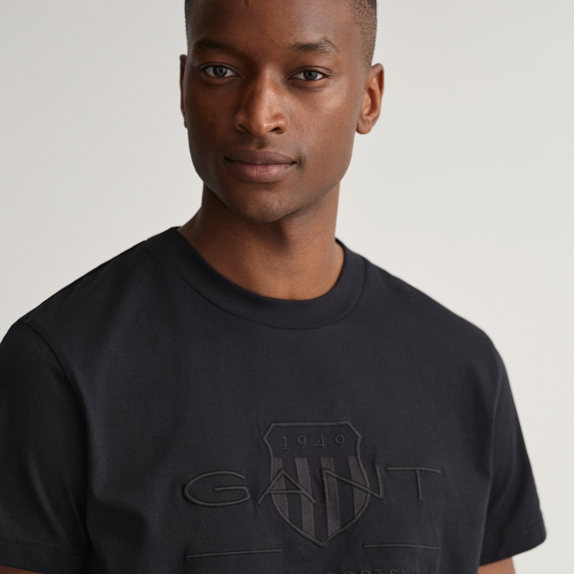 GANT Erkek Siyah Regular Fit Bisiklet Yaka Logolu T-Shirt