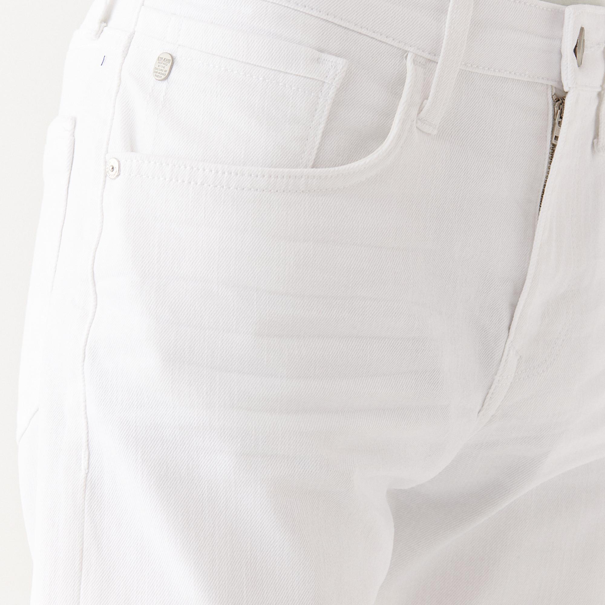 Mavi Brian Comfort Beyaz Jean Şort 0418423856