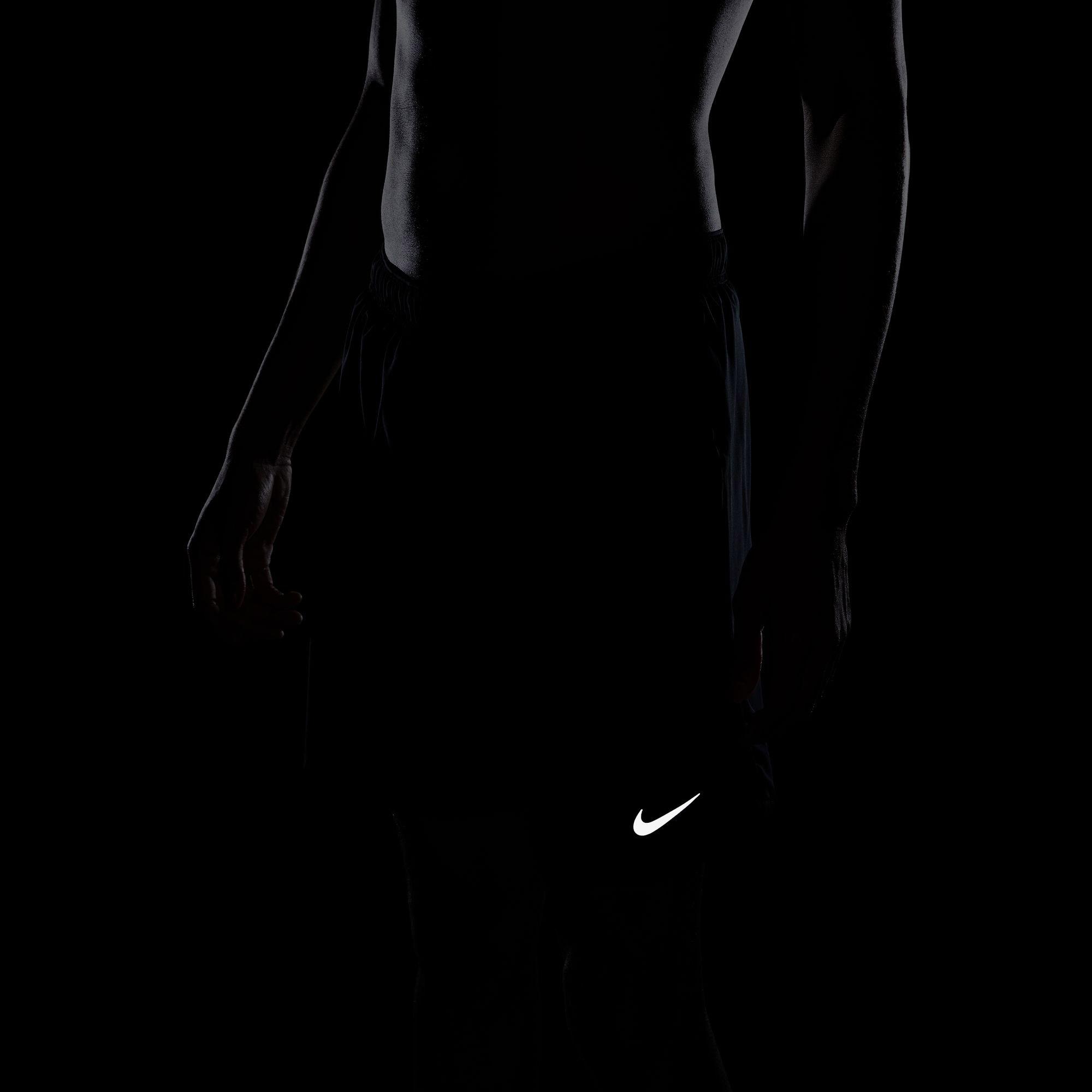 Nike Dri-Fit Challenger 18 cm Erkek Siyah Şort