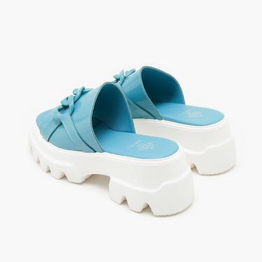  Kadın Mavi Zincir Detaylı Deri Terlik