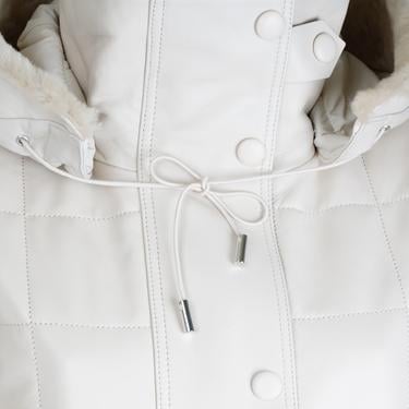  Mita Krem Kadın Kapüşonlu Deri Puffer Kaban