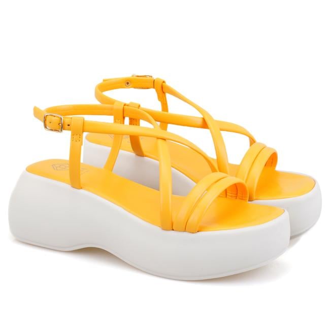  Kadın Sarı Dolgu Tabanlı Sandalet