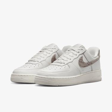  Nike Air Force 1 '07 Kadın Krem Rengi Spor Ayakkabı