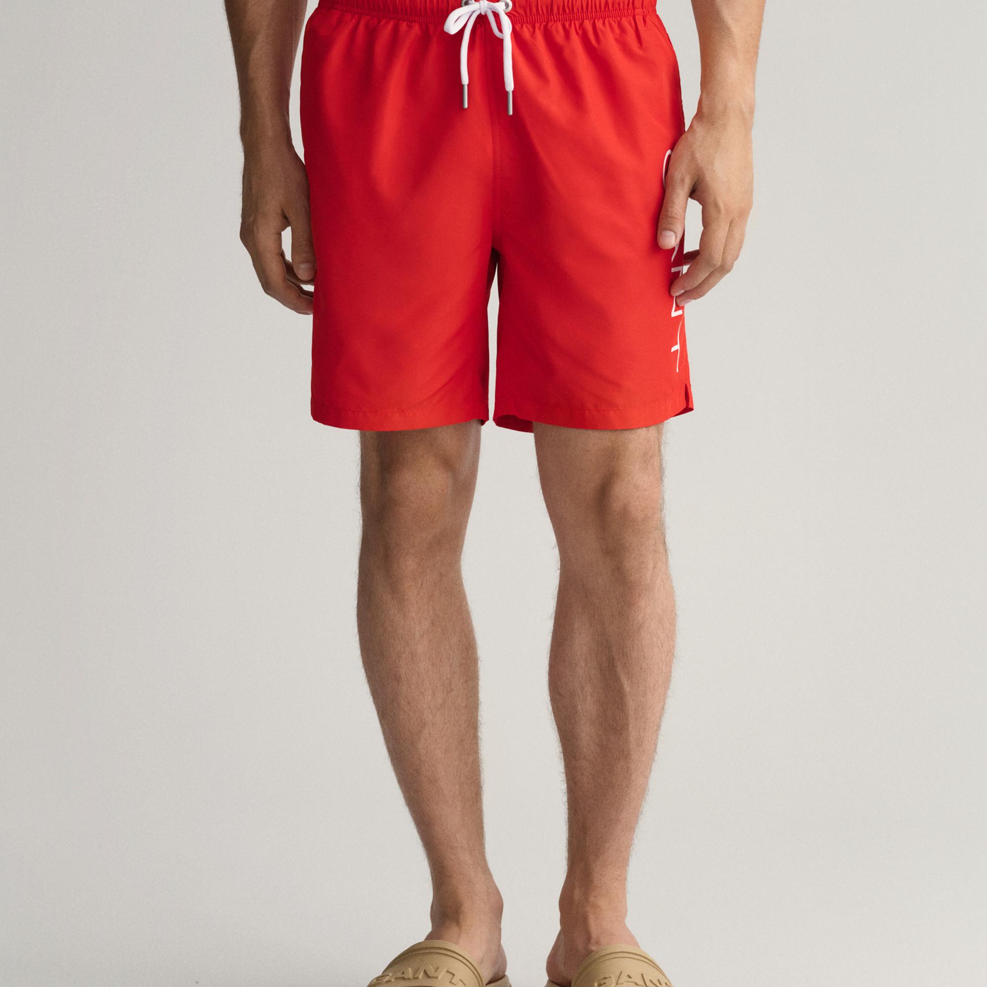 GANT Erkek Kırmızı Logolu Mayo Şort