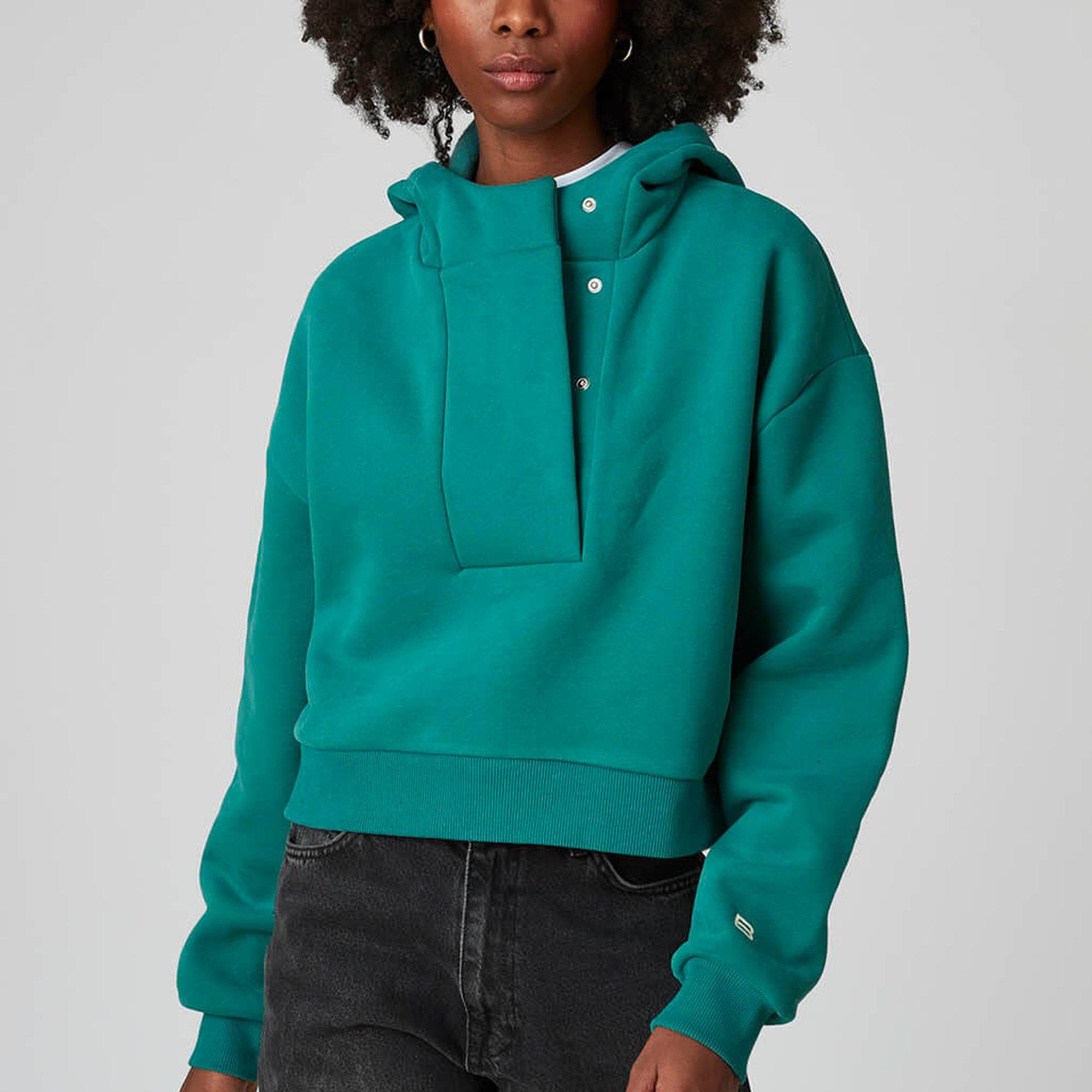 Kapşonlu Çıtçıtlı Crop Sweatshirt