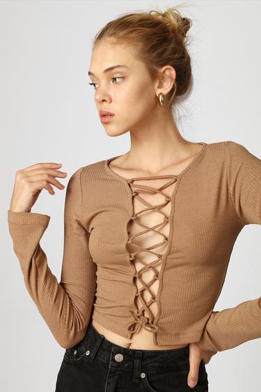  Önden Bağlamalı Bluz