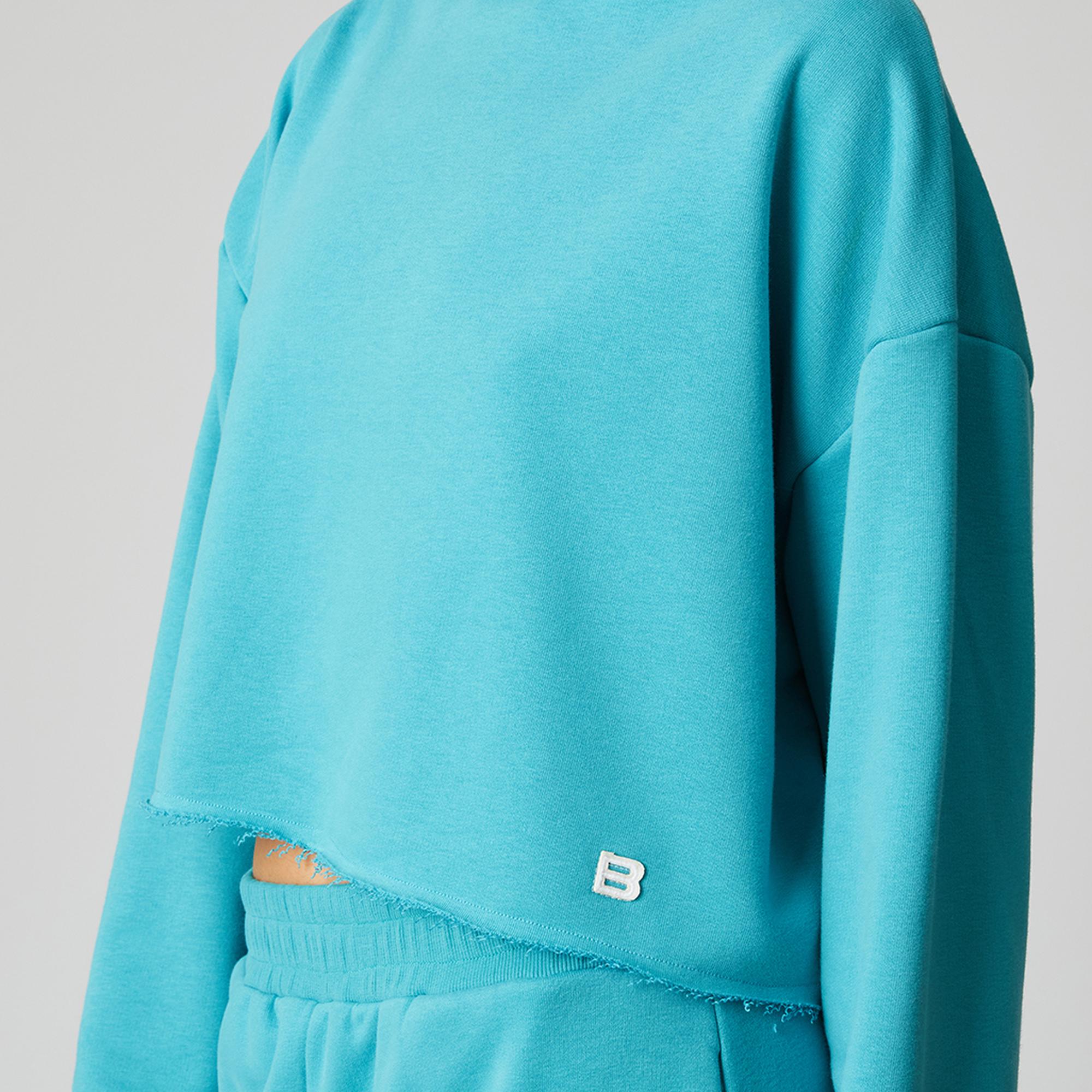 Kayık Yaka Crop Sweatshirt