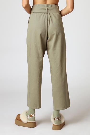  Bel Detaylı Gabardin Pantolon