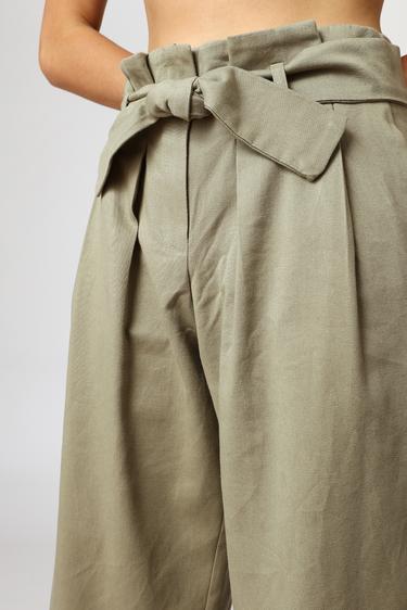  Bel Detaylı Gabardin Pantolon