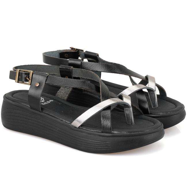  Kadın Siyah Dolgu Tabanlı Deri Sandalet