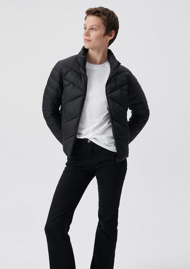  Mavi Dik Yaka Siyah Şişme Mont 110698-900