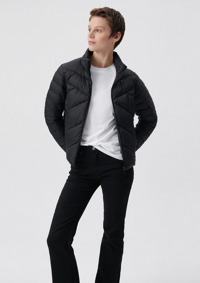  Mavi Dik Yaka Siyah Şişme Mont 110698-900