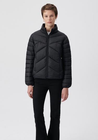  Mavi Dik Yaka Siyah Şişme Mont 110698-900