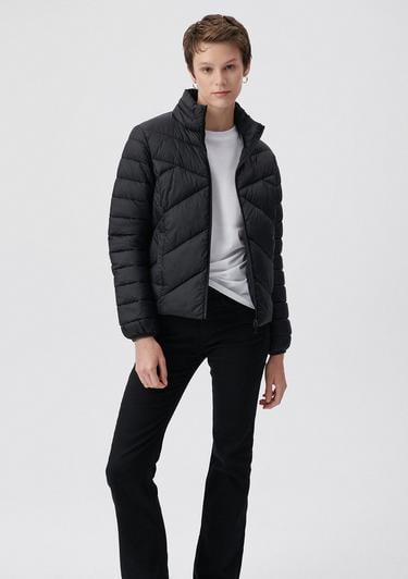  Mavi Dik Yaka Siyah Şişme Mont 110698-900