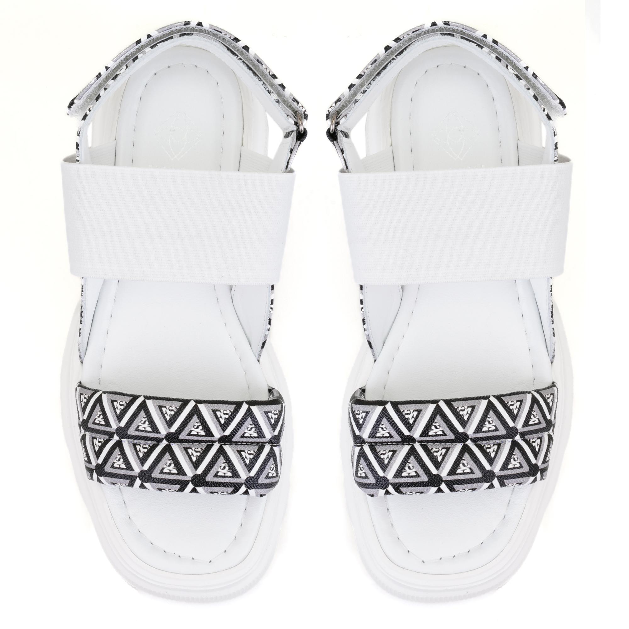 Kadın Beyaz Monogram Desenli Dolgu Topuklu Sandalet