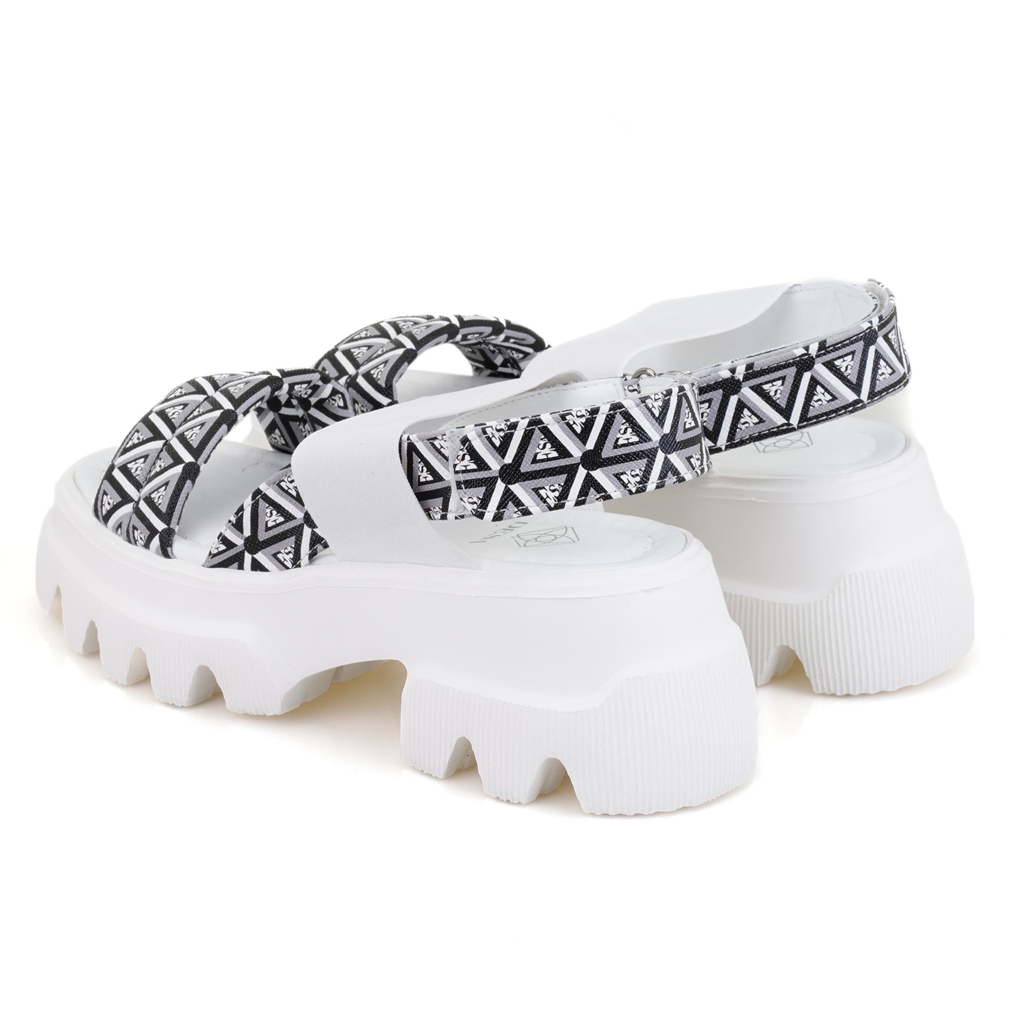 Kadın Beyaz Monogram Desenli Dolgu Topuklu Sandalet