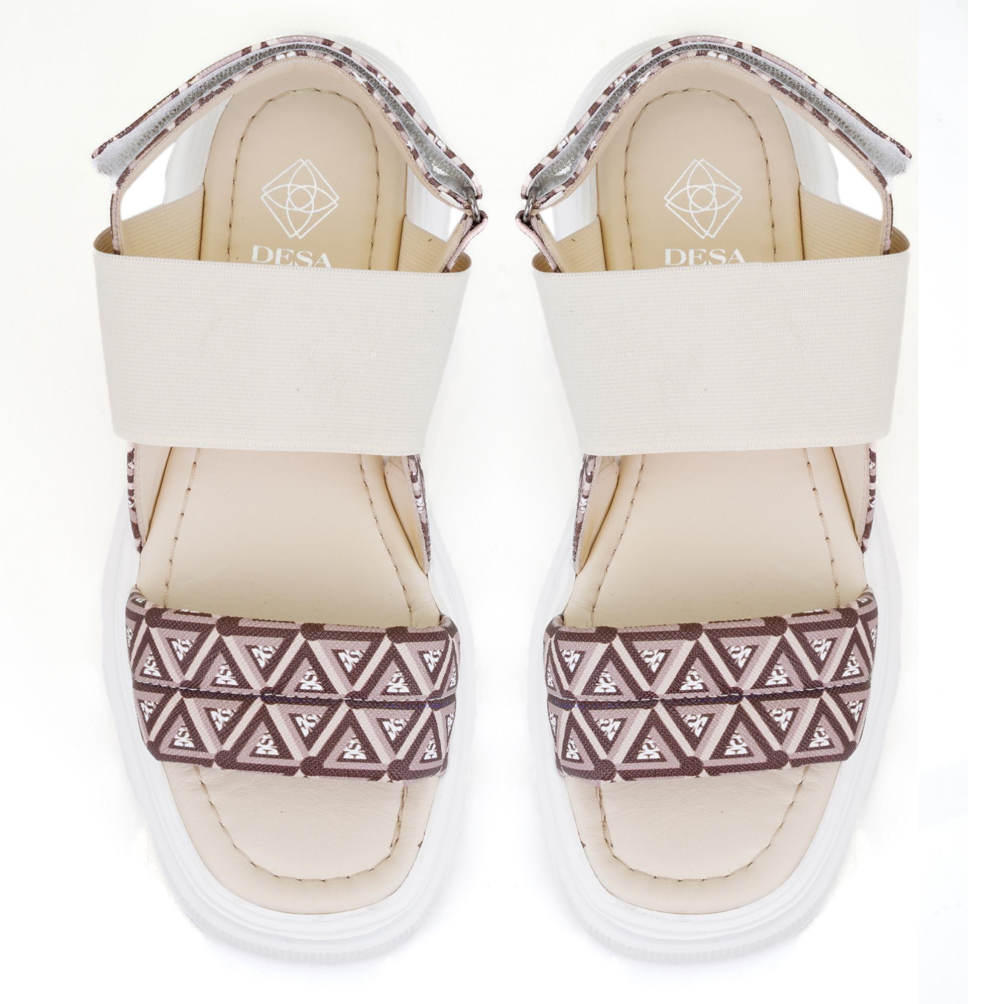 Kadın Bej Monogram Desenli Dolgu Topuklu Sandalet