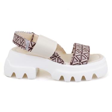  Kadın Bej Monogram Desenli Dolgu Topuklu Sandalet