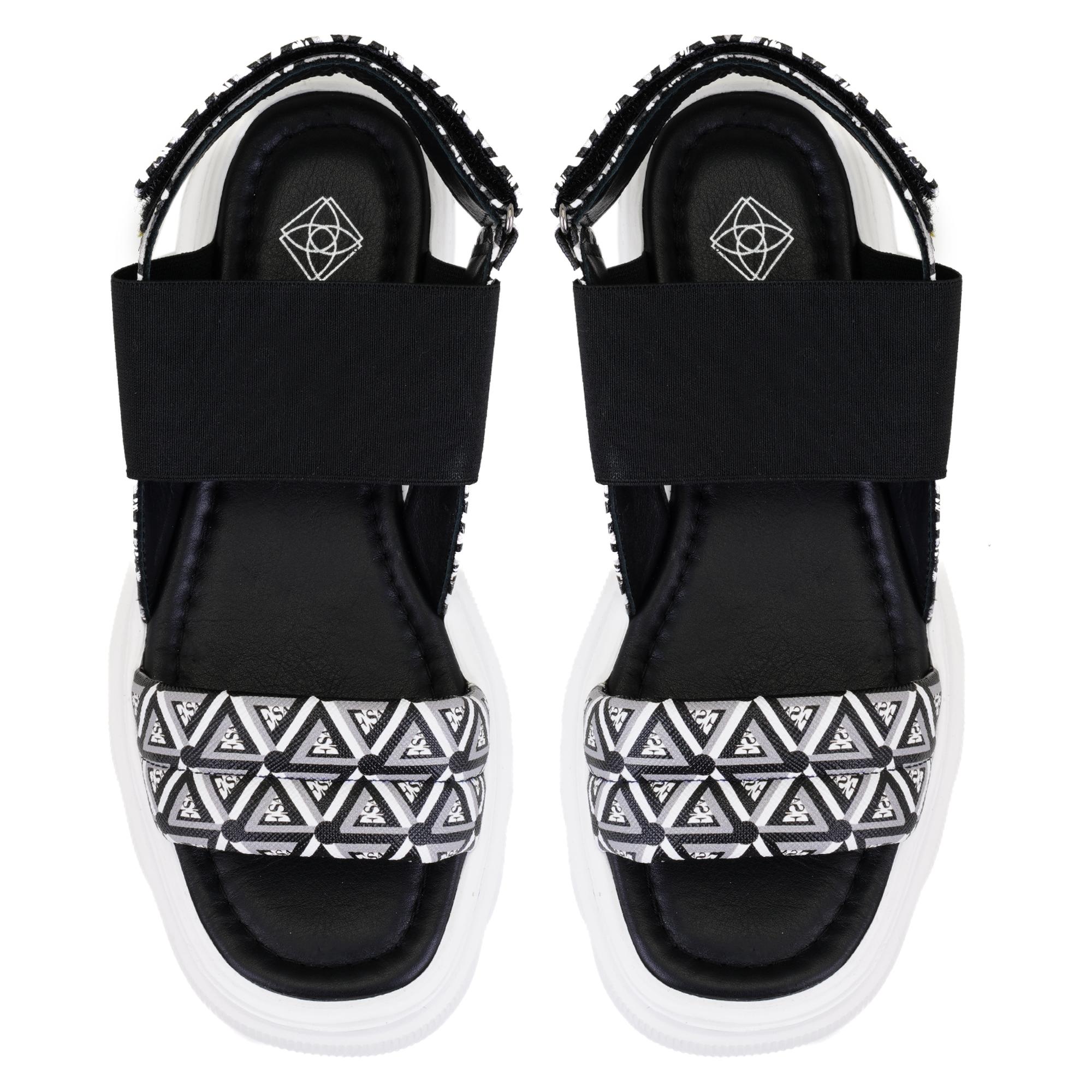 Kadın Siyah Monogram Desenli Dolgu Topuklu Sandalet