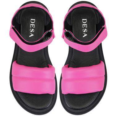  Kadın Pembe Dolgu Tabanlı Deri Sandalet