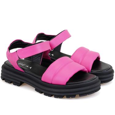  Kadın Pembe Dolgu Tabanlı Deri Sandalet