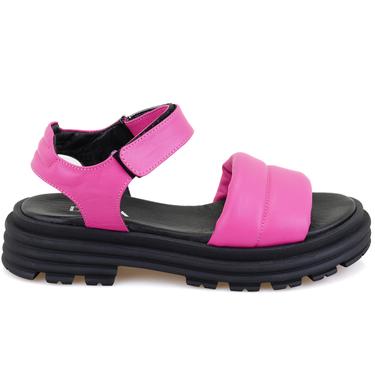  Kadın Pembe Dolgu Tabanlı Deri Sandalet