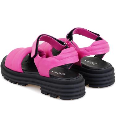  Kadın Pembe Dolgu Tabanlı Deri Sandalet