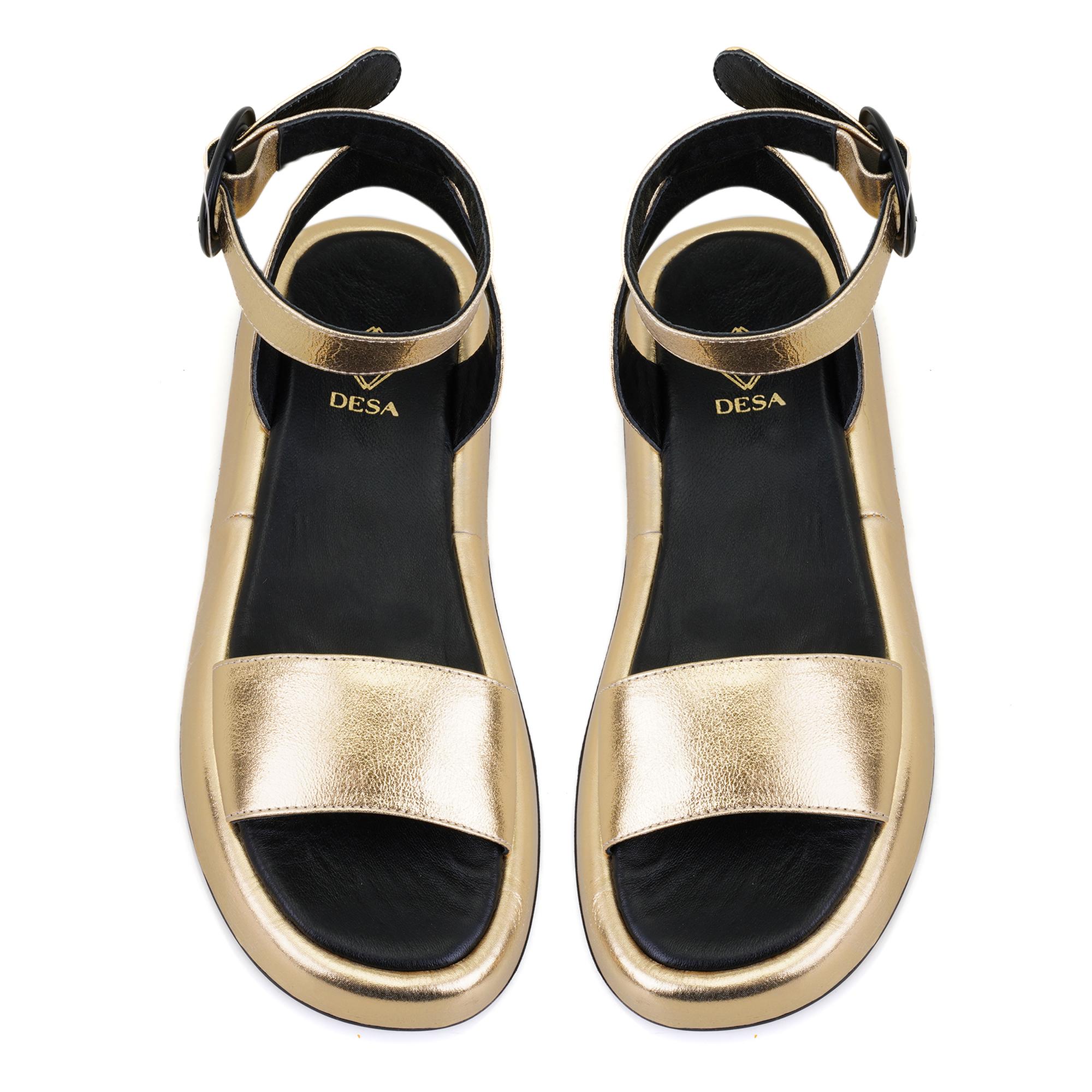 Kadın Altın Ayarlanabilir Tokalı Deri Sandalet