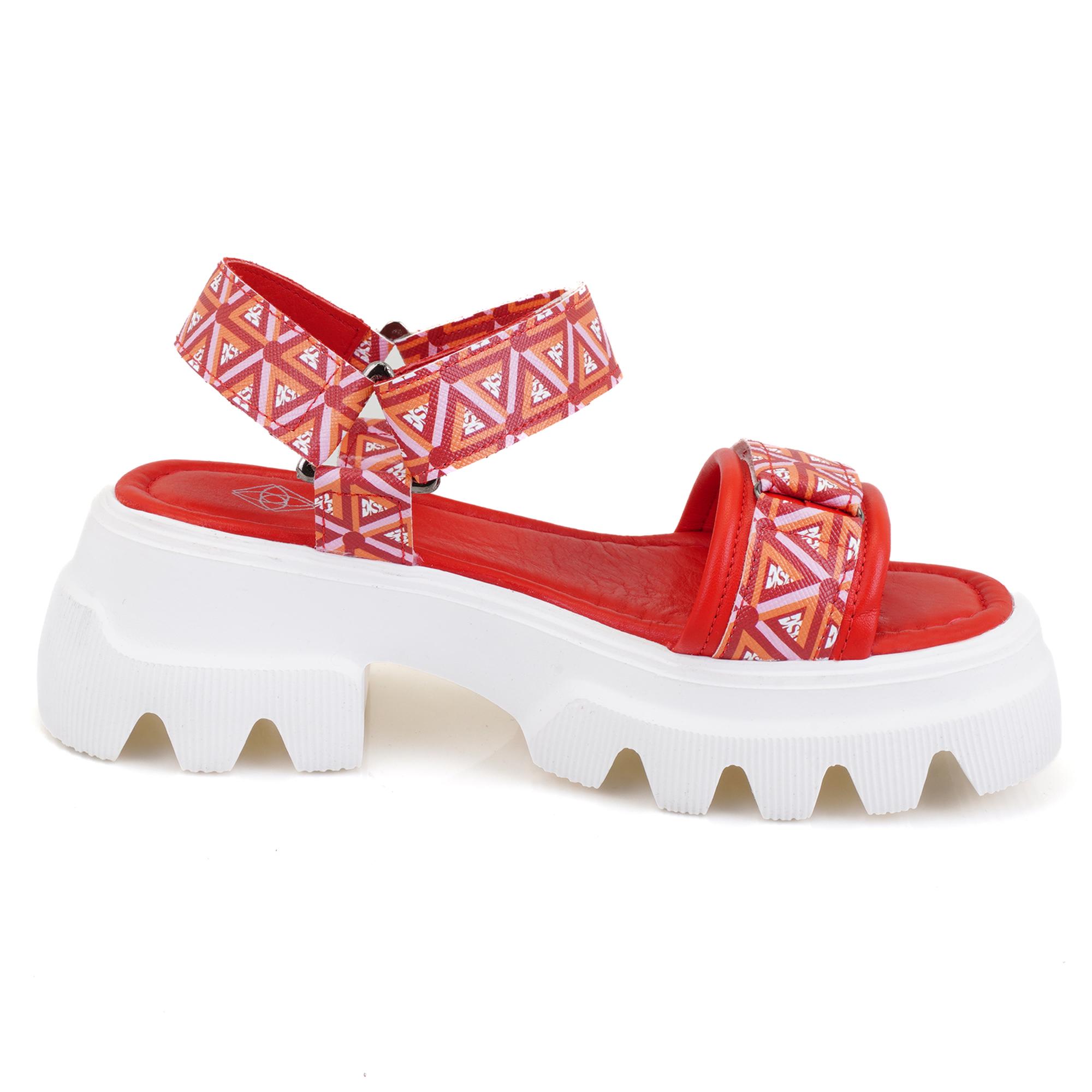 Kadın Kırmızı Monogram Desenli Dolgu Topuklu Sandalet