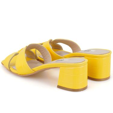  Kadın Sarı Kroko Baskılı Topuklu Deri Terlik