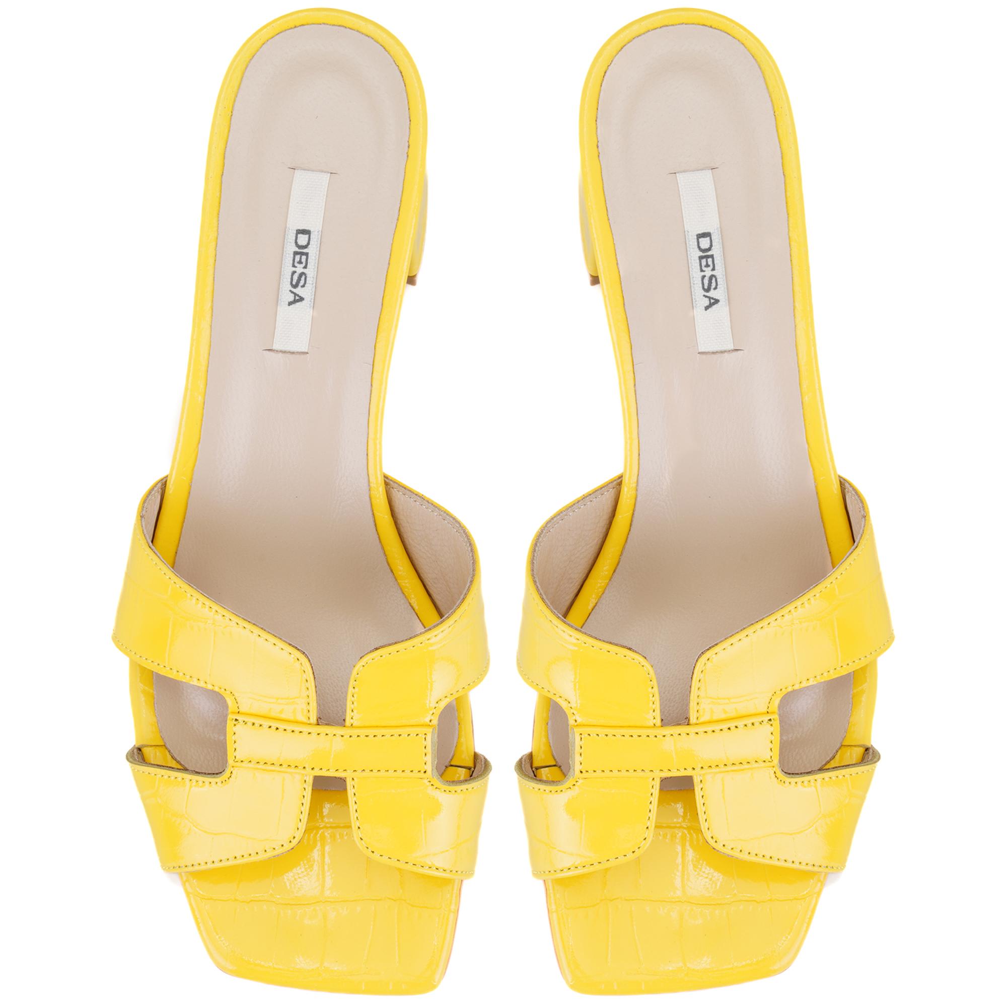 Kadın Sarı Kroko Baskılı Topuklu Deri Terlik