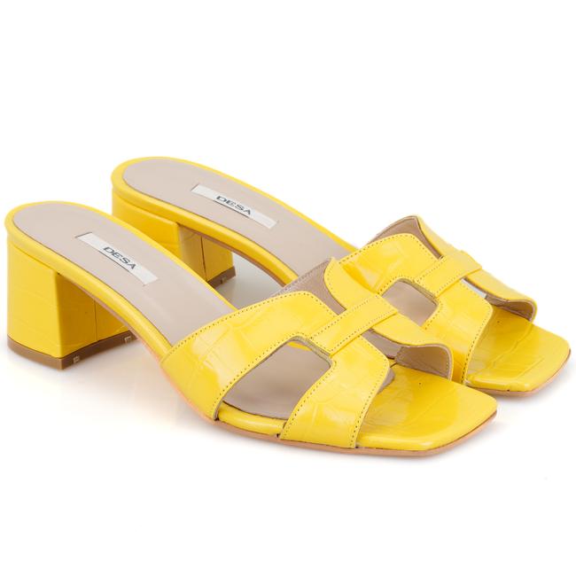  Kadın Sarı Kroko Baskılı Topuklu Deri Terlik