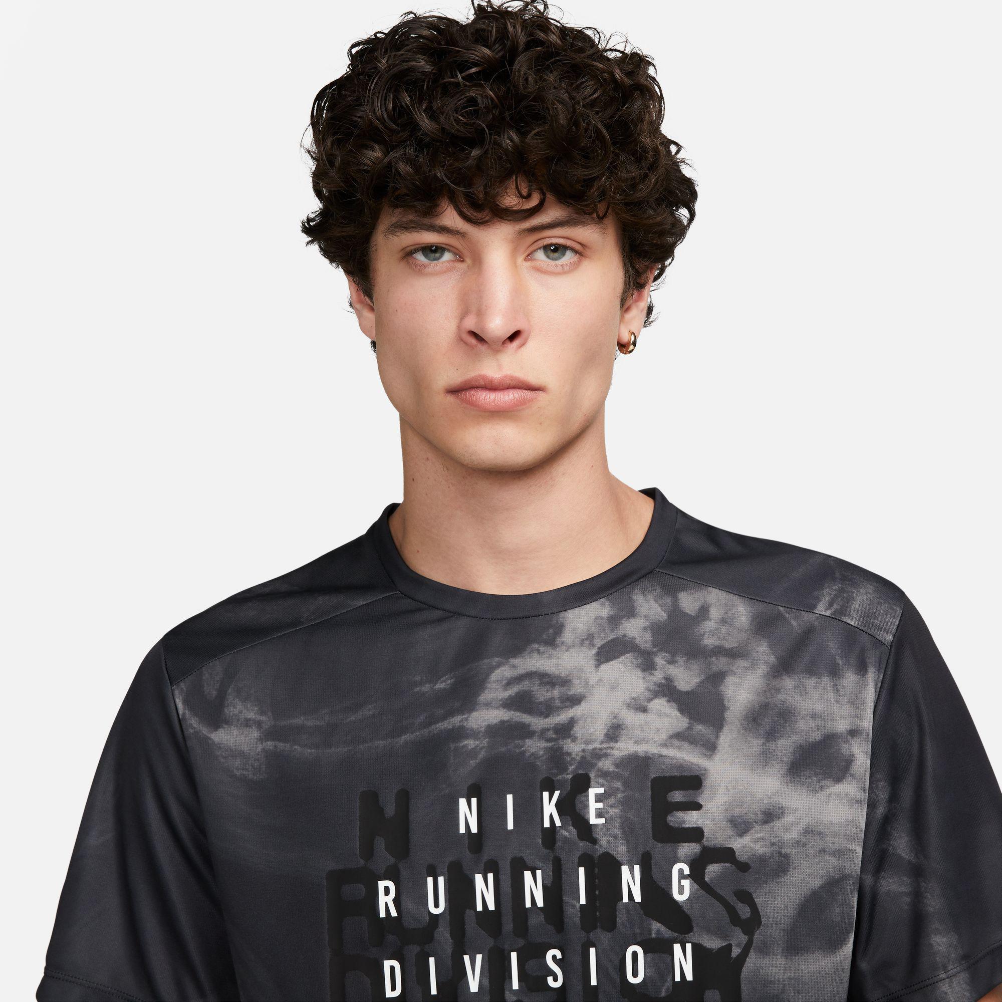 Nike Dri-FIT Run Division Rise 365 Erkek Siyah T-Shirt