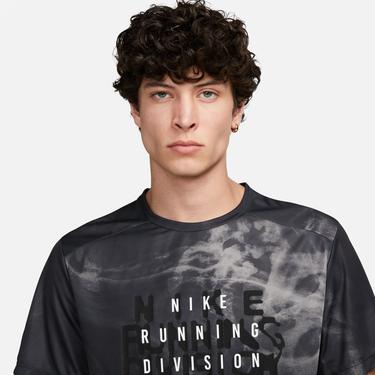  Nike Dri-FIT Run Division Rise 365 Erkek Siyah T-Shirt