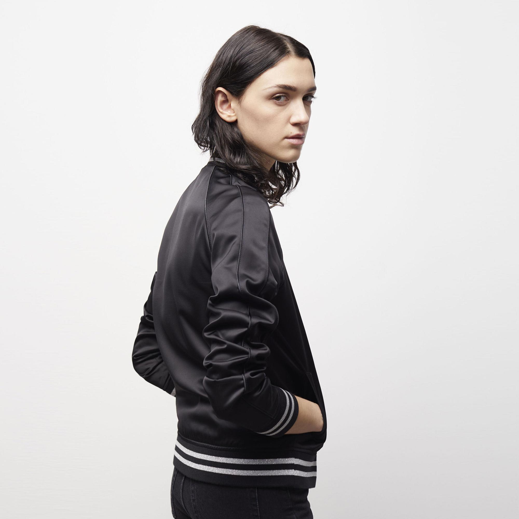 KADIN SİYAH SATEN BOMBER CEKET