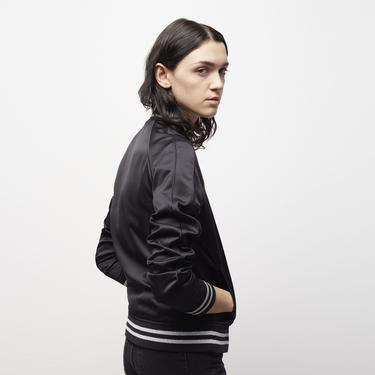  KADIN SİYAH SATEN BOMBER CEKET