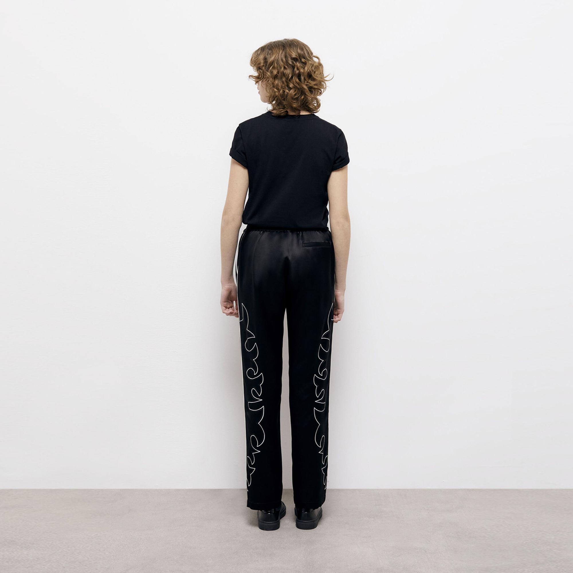 KADIN İŞLEMELİ SİYAH PANTOLON