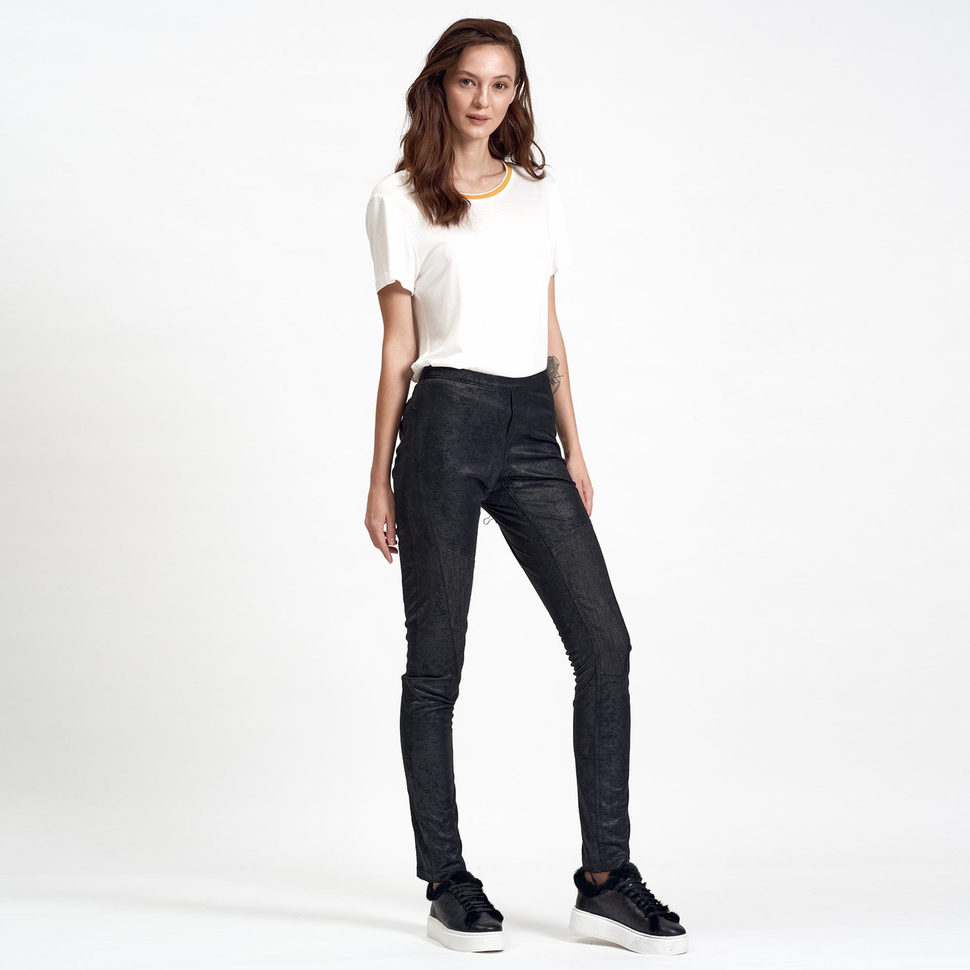 Siyah Deri Görünümlü Kadın Tayt