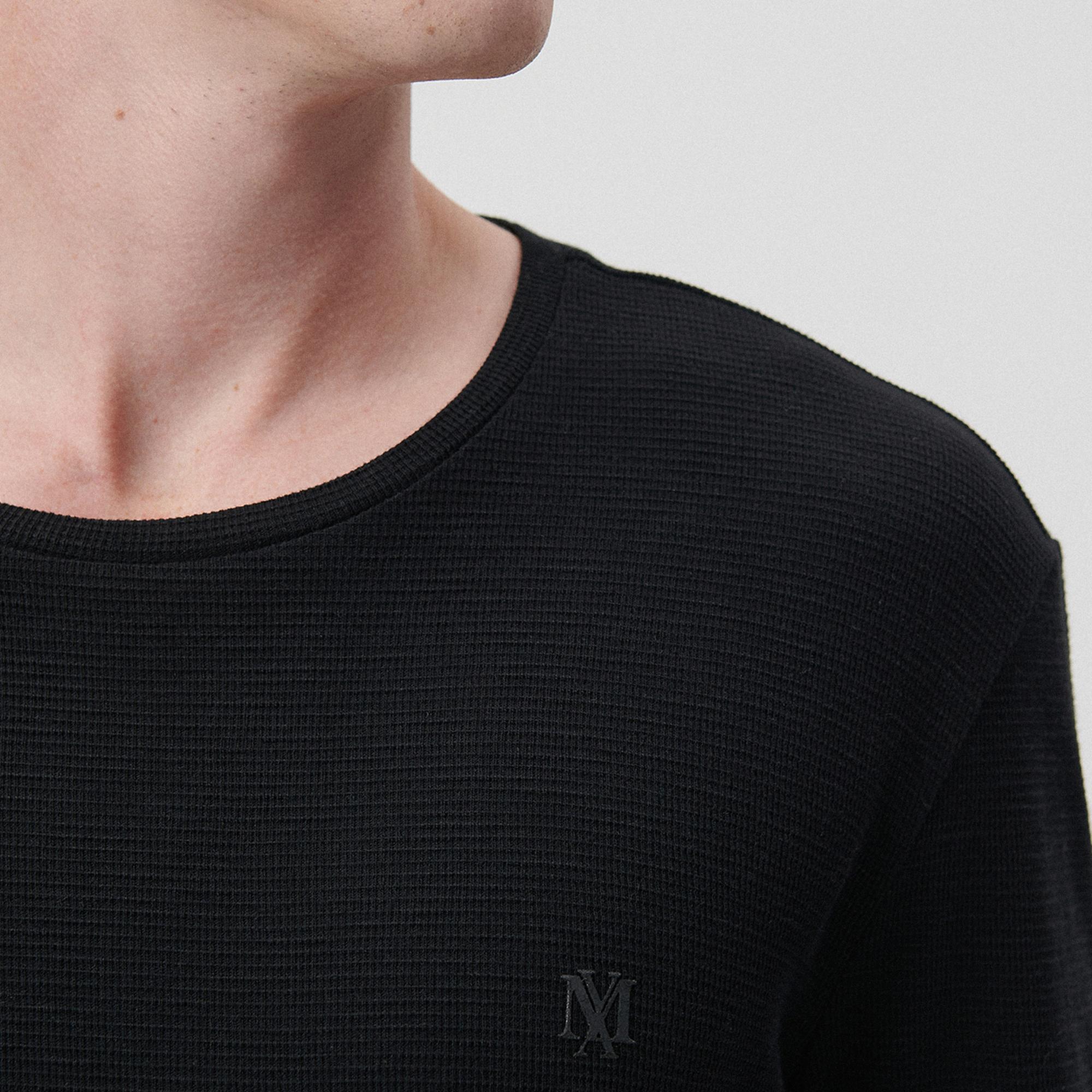 Mavi Uzun Kollu Siyah Tişört Regular Fit / Normal Kesim 065755-900