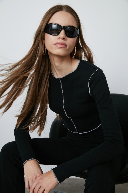  Kontrast Dikişli Croptop