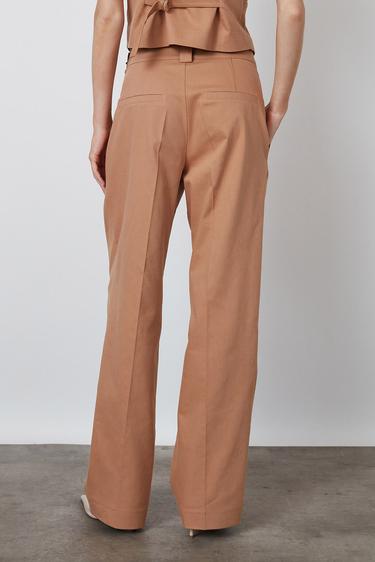  Kemer Detaylı Pantolon