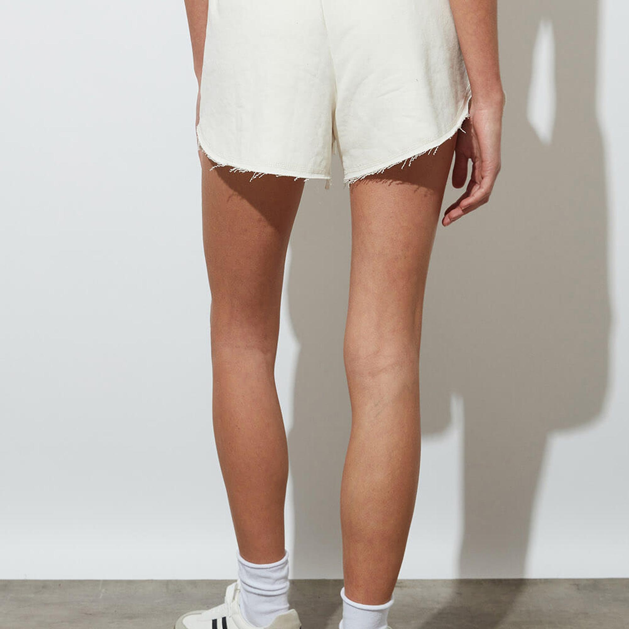 Pis Dikişli Mini Şort