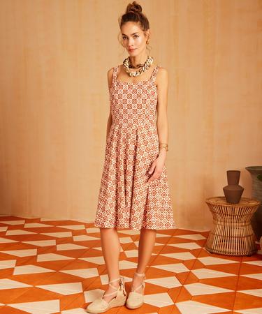  Yaka Detaylı Midi Elbise