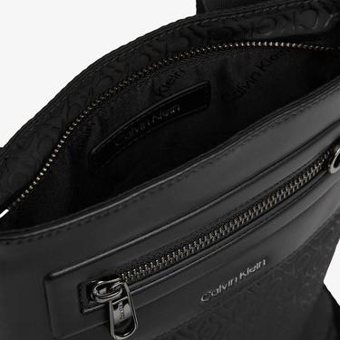  Calvin Klein Elevated Flatpack Repreve Erkek Siyah Postacı Çantası
