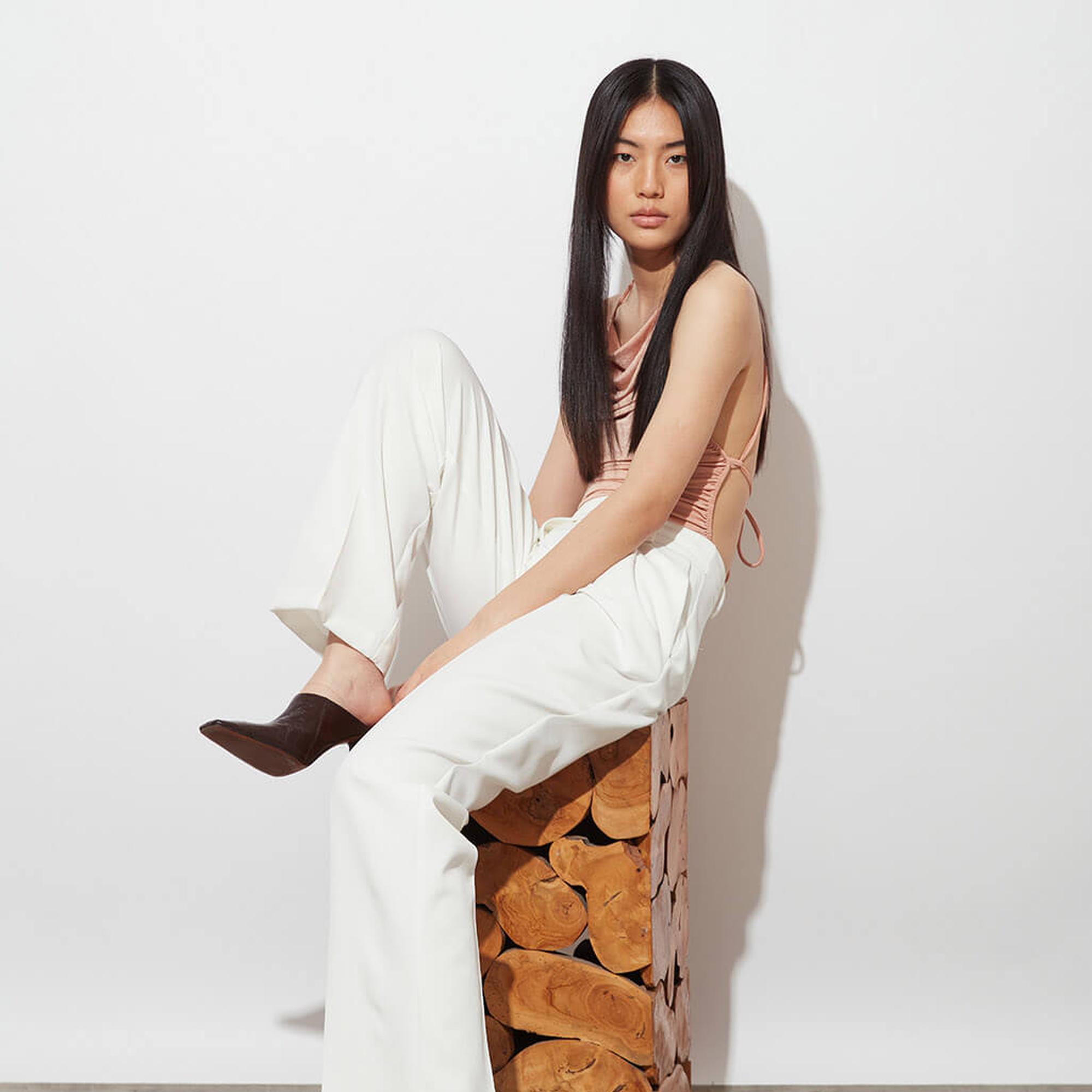 Sırtı Bağcık Detaylı Bodysuit