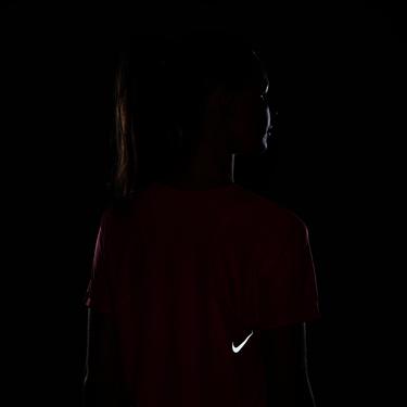  Nike Dri-FIT Race Kadın Pembe T-Shirt