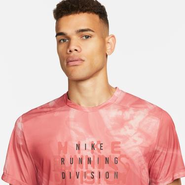  Nike Dri-FIT Run Division Rise 365 Erkek Pembe T-Shirt