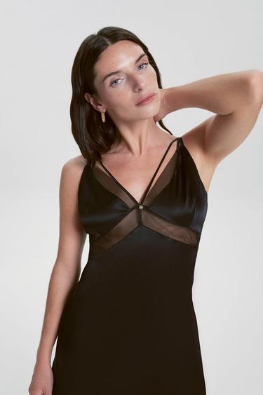  Evelyn İpek Tül Detaylı Yırtmaçlı Elbise